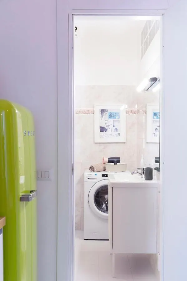 Xenia Apartments - Stylish Colorful Apt- Upbeat & Well-Connected Area Milan