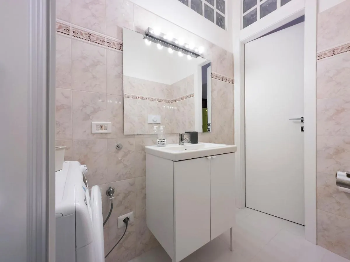 Xenia Apartments - Stylish Colorful Apt- Upbeat & Well-Connected Area Milan
