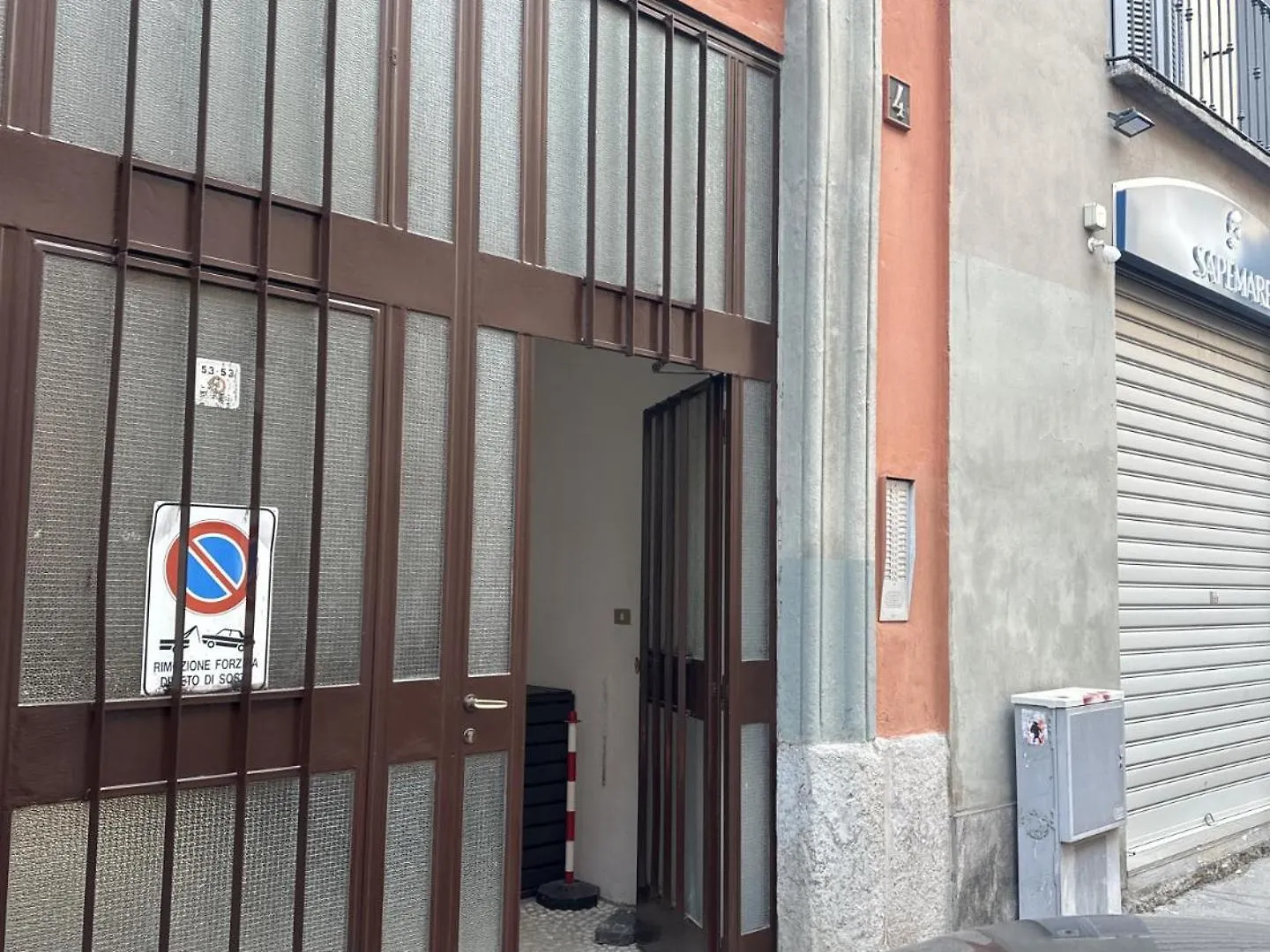 Xenia Apartments - Stylish Colorful Apt- Upbeat & Well-Connected Area Milan Italy